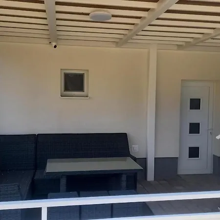 Apartmanovy Dom Rodiny Boejtoes * Patince