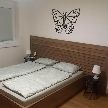 Apartmanovy Dom Rodiny Boejtoes Patince