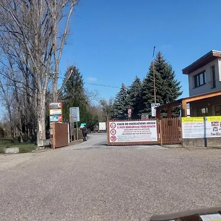 Apartmanovy Dom Rodiny Boejtoes Patince