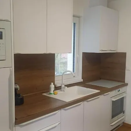 Apartmanovy Dom Rodiny Boejtoes * Patince
