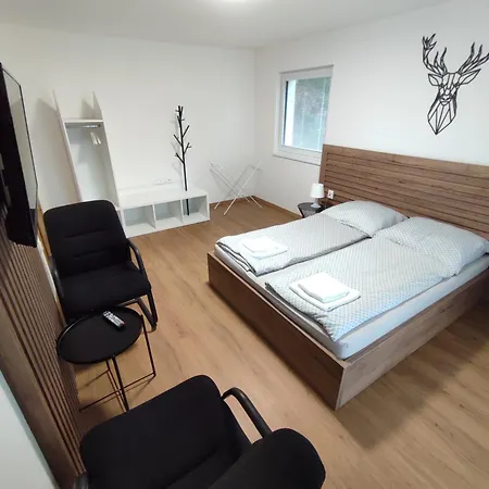 Apartmanovy Dom Rodiny Boejtoes Daire Patince