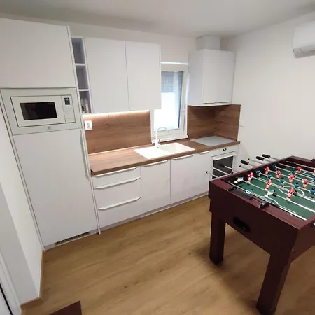 Apartment Apartmanovy Dom Rodiny Boejtoes Patince