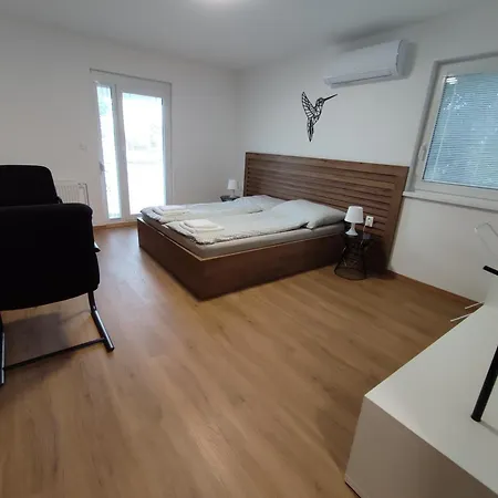 Apartmanovy Dom Rodiny Boejtoes Patince