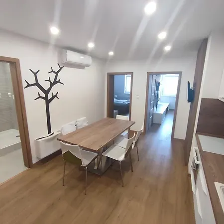 Apartmanovy Dom Rodiny Boejtoes Daire Patince