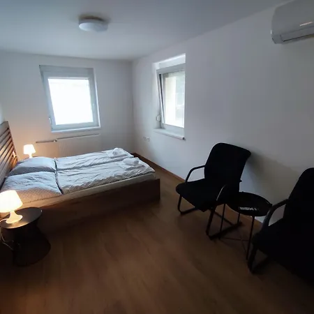 Apartmanovy Dom Rodiny Boejtoes