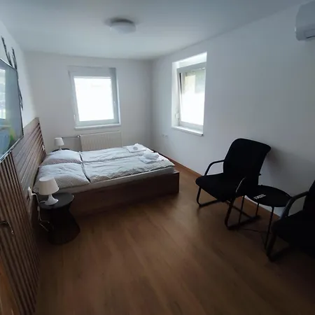 Apartmanovy Dom Rodiny Boejtoes Apartman Pat