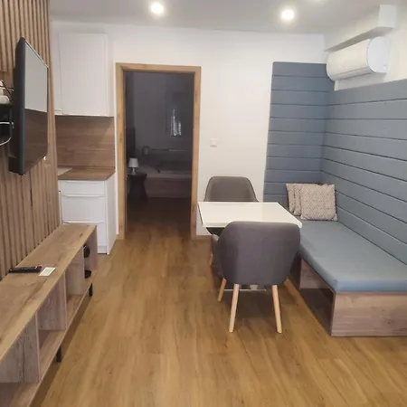 Apartmanovy Dom Rodiny Boejtoes Pat