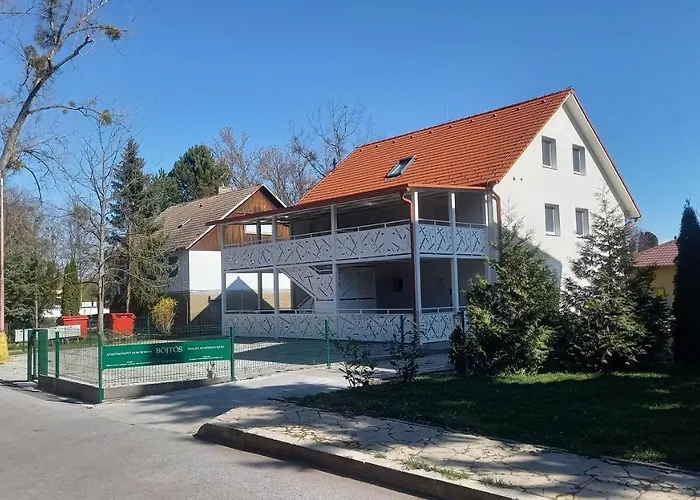 Apartmanovy Dom Rodiny Boejtoes